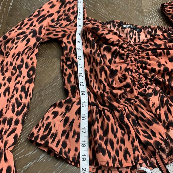 Nasty Gal leopard print top Size 4 - Picture 16 of 17
